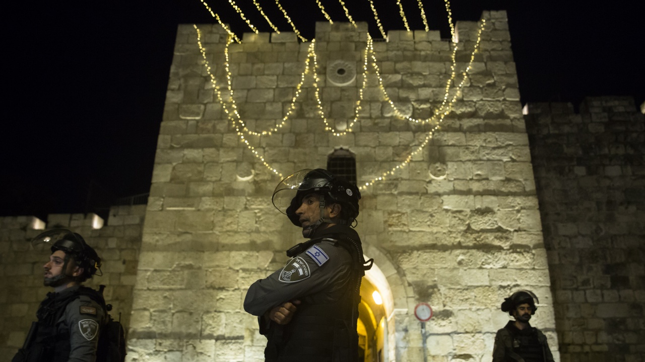 Жена опита да намушка полицай в Йерусалим