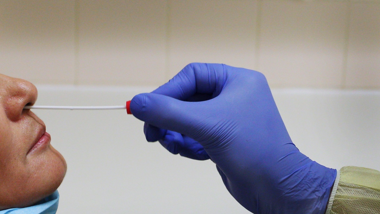 Великобритания и Италия регистрираха лек спад в новите случаи с коронавирус за последното дененощие 