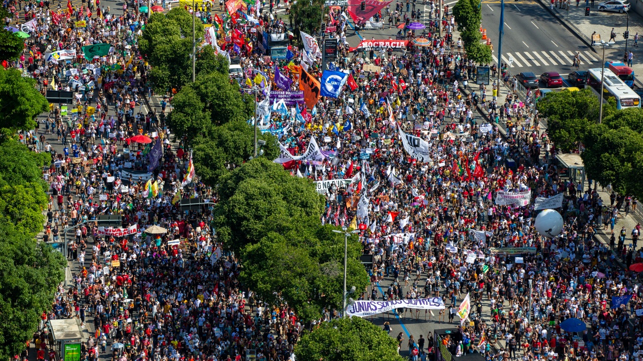 Хиляди бразилци излязоха на протест срещу президента Болсонаро