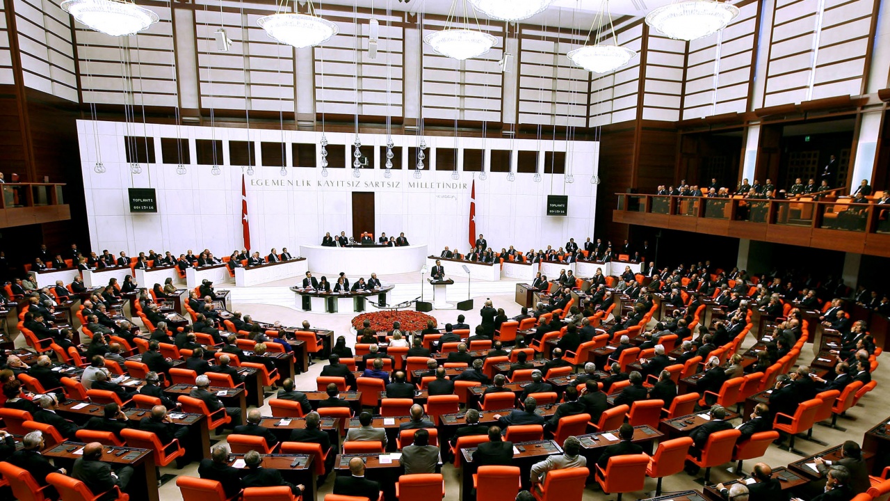 Специална техника в турския Меджлис ще отнема негативната енергия на депутатите, за да се карат по-малко 