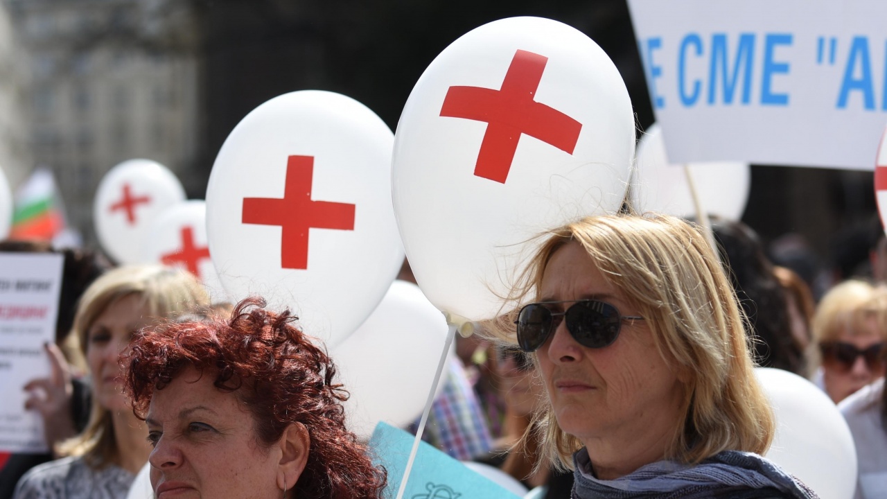 Спешните медици излизат на протест срещу здравния министър