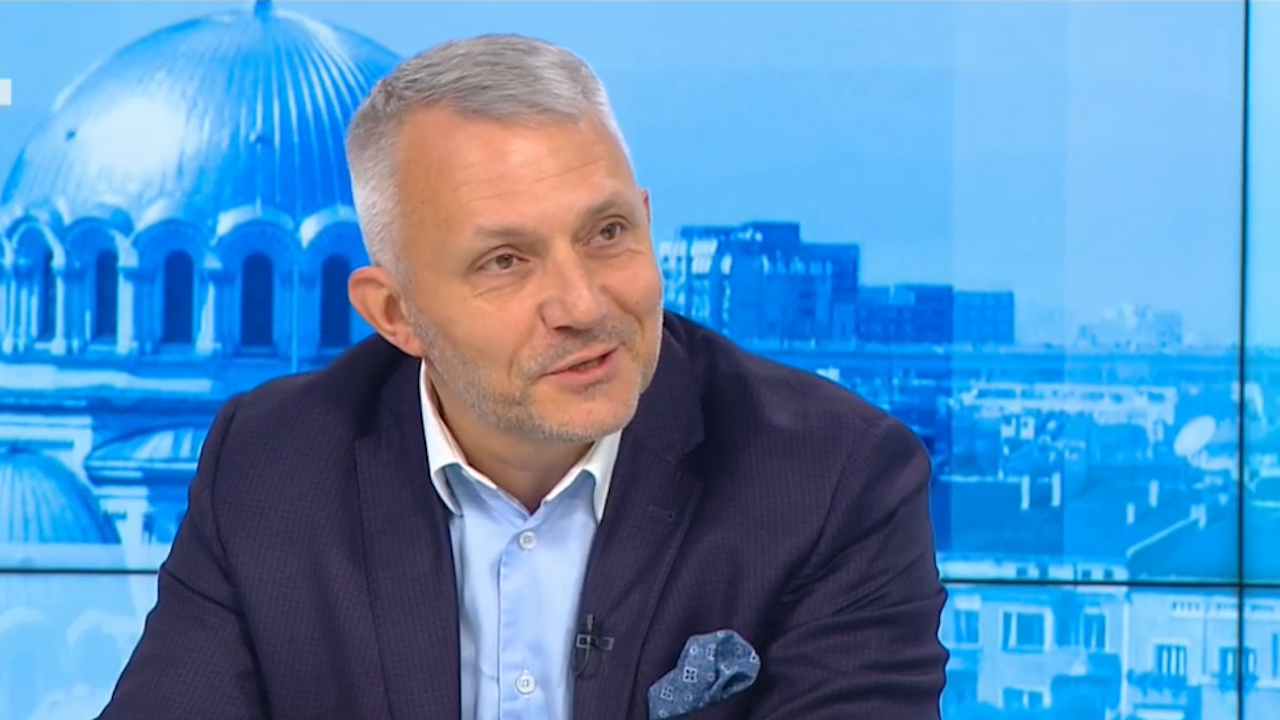 Хаджигенов: Основният конкурент на Радев е Лозан Панов. Борисов го е страх