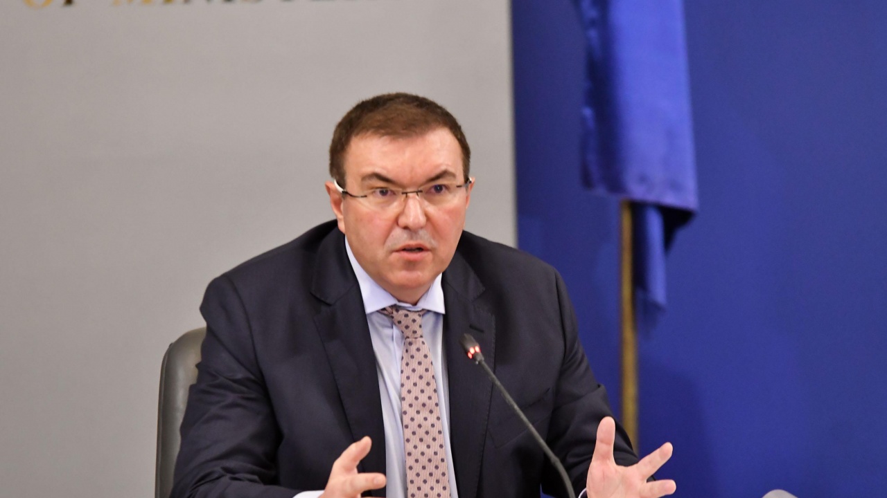 Проф. Ангелов: Дали приоритет на Румен Радев е здравето на хората или президентските избори?