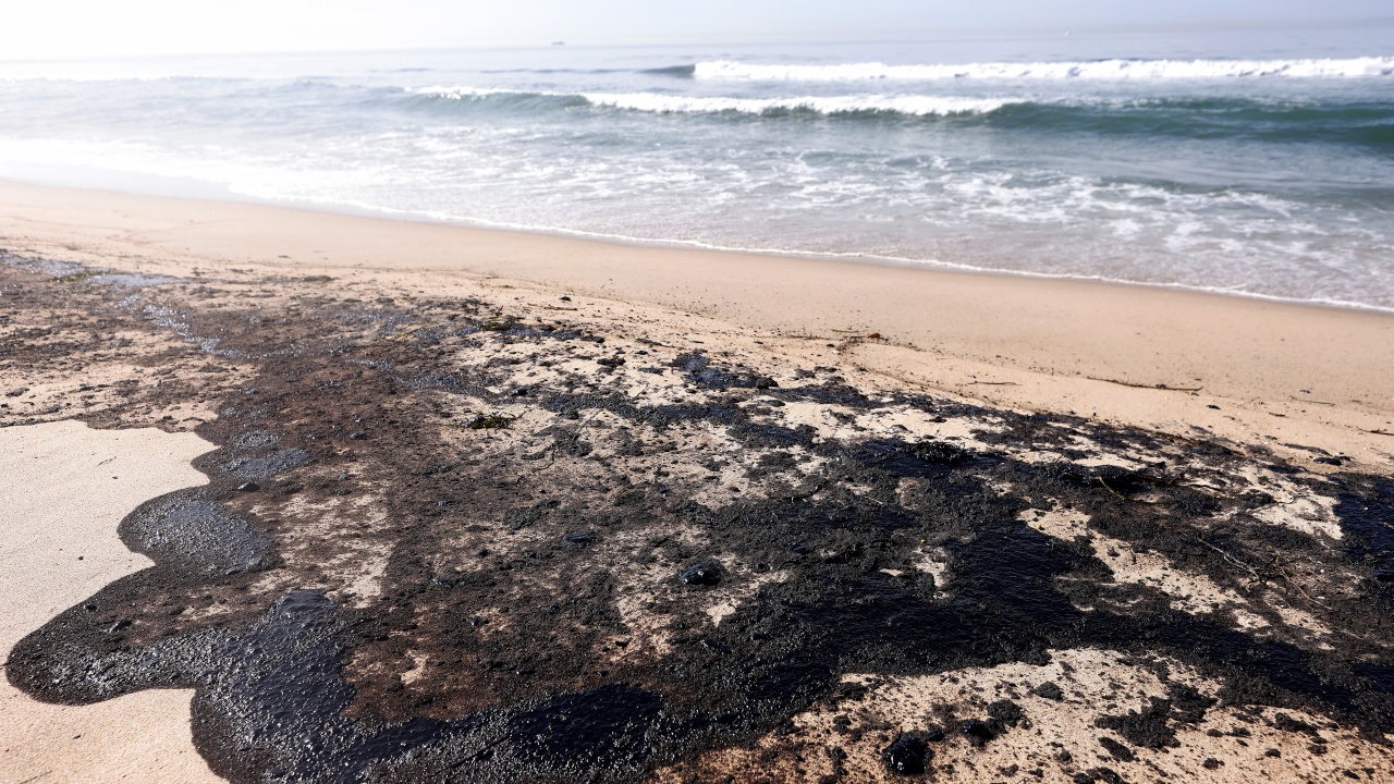 Котва на кораб вероятно е пробила тръбопровода, причинил петролния разлив в Калифорния