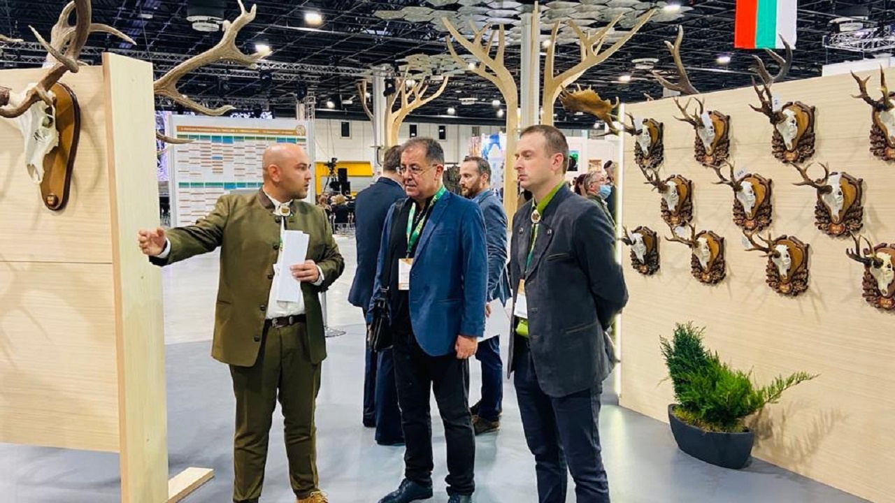 Министър Бозуков: Експертите ни по лова се грижат за развъждането и селекцията на дивите животни в българските гори