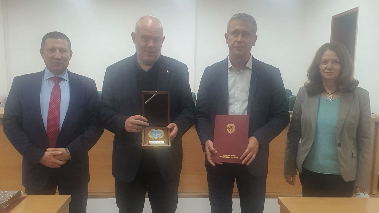 Гешев награди окръжните прокурори на Русе и Ловеч