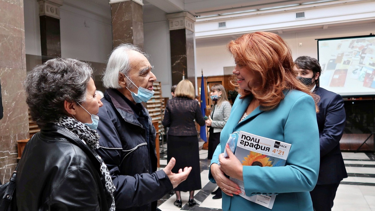 Илияна Йотова откри експозицията „Български книги отдалече“