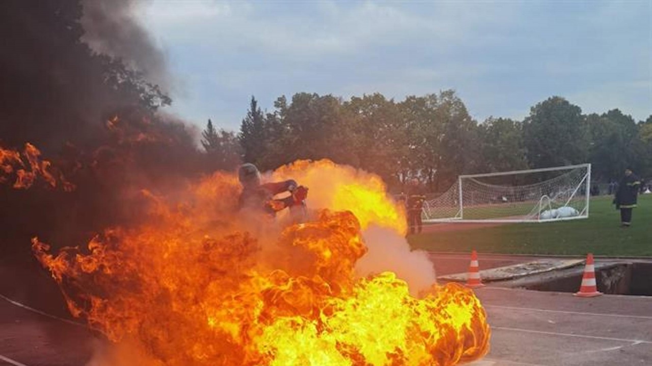 Пожарникарите от Стара Загора спечелиха купата на Българската федерация по пожароприложен спорт