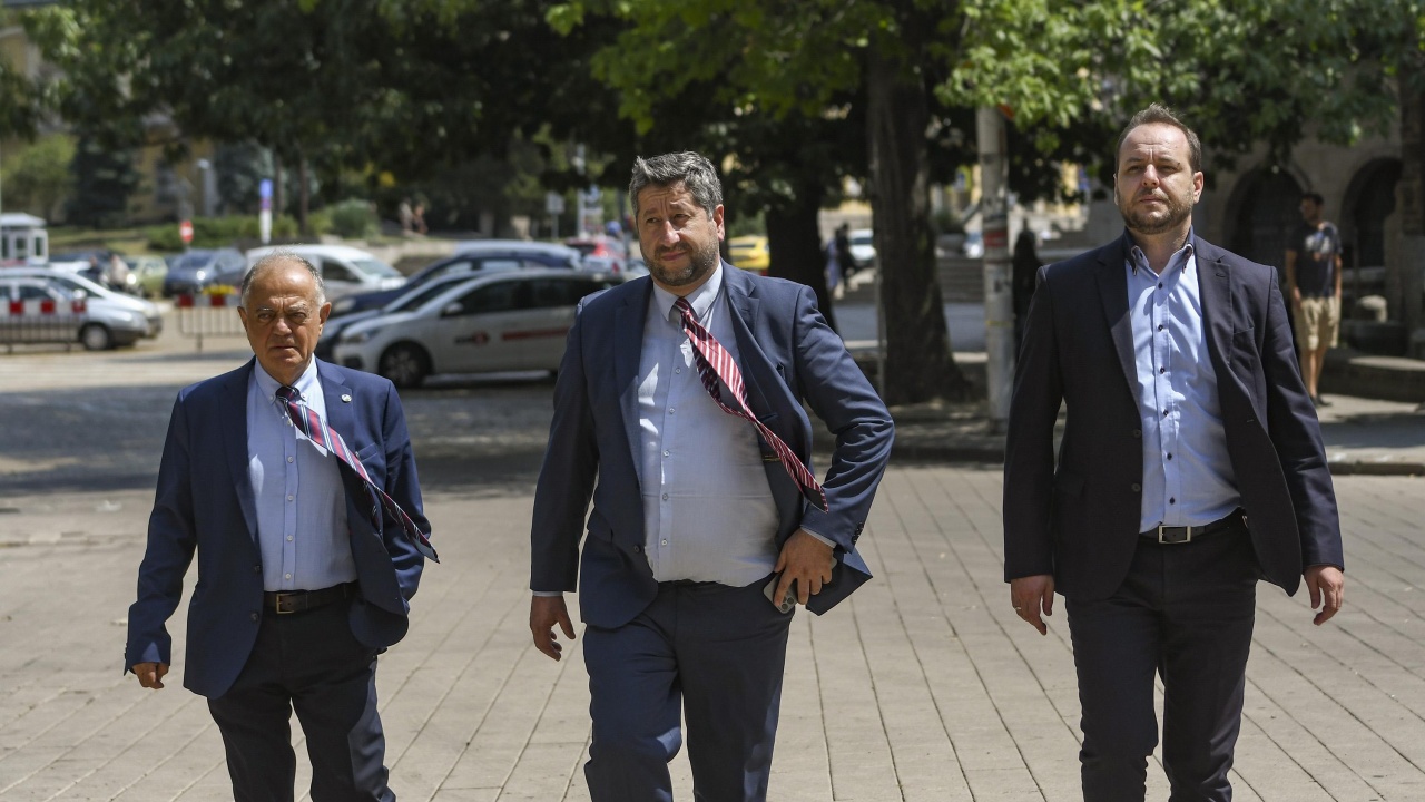 Административният съд в Стара Загора даде ход на делото на "Да България - Обединение" срещу отказа на РИК да регистрира листата с кандидат-депутати