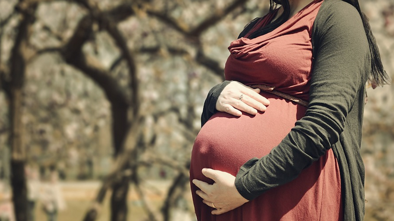 Жена роди близнаци след 15-годишна битка да стане майка и прекаран COVID-19