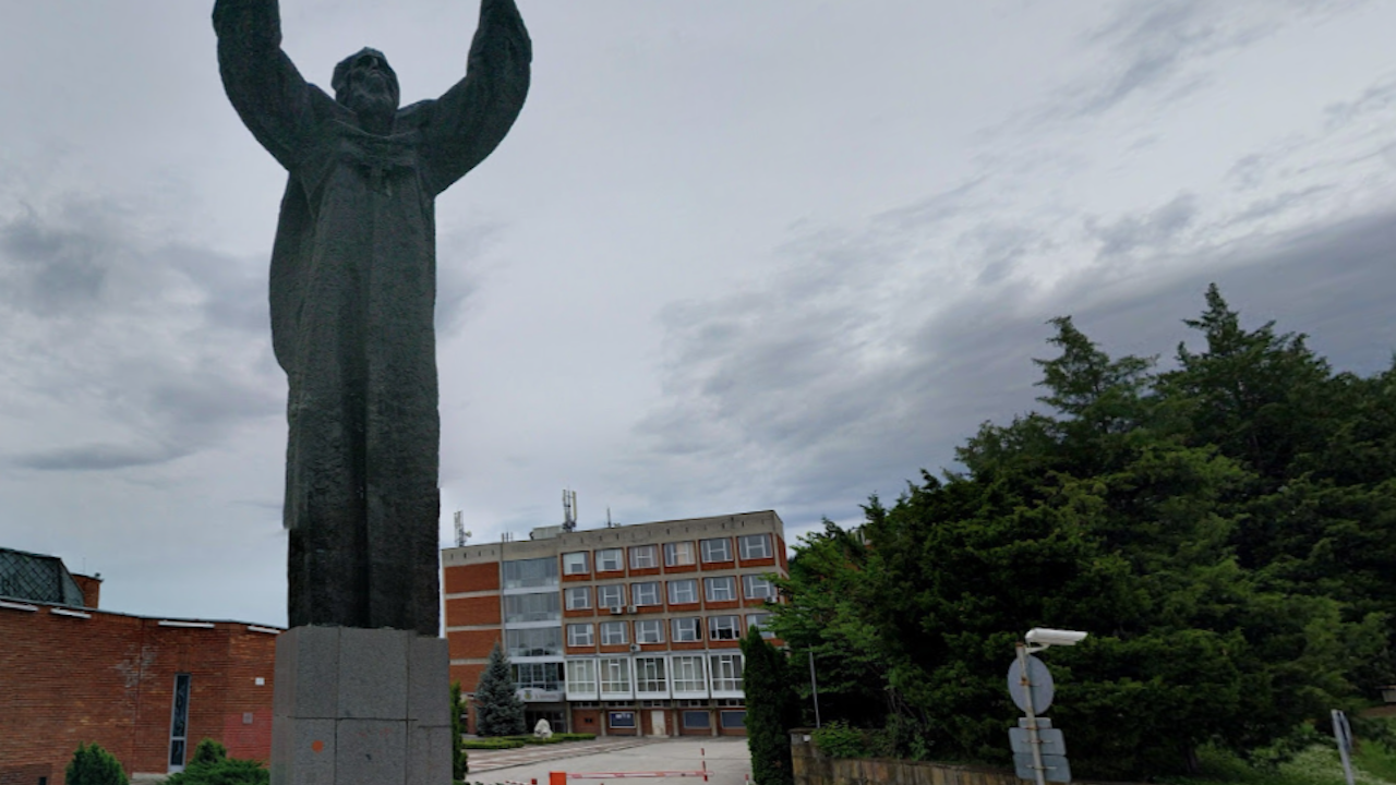 Великотърновският университет минава изцяло на дистанционно обучение