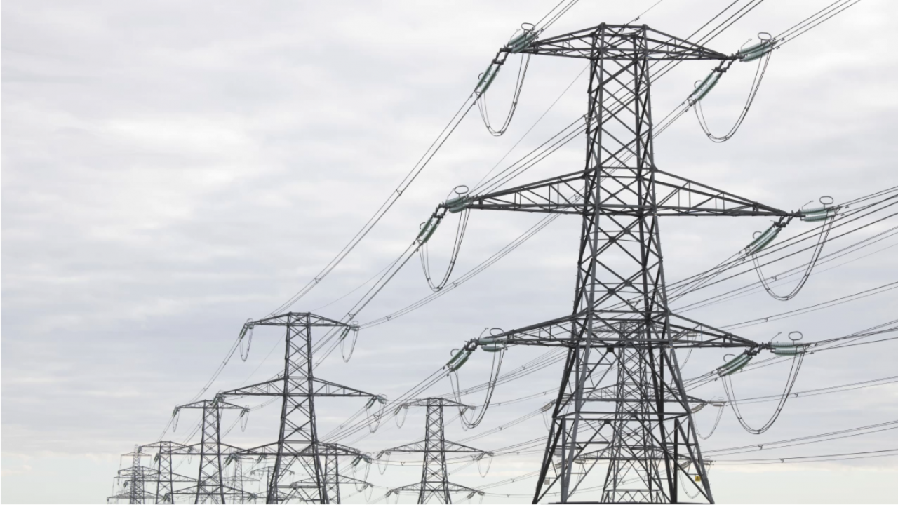 Бизнес и синдикати искат спешни действия за компенсиране на високите цени на тока