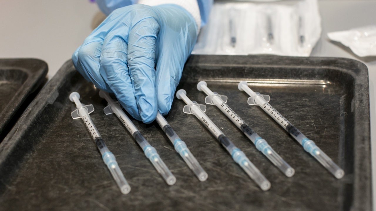 Слаб интерес затвори ваксинационния пункт в Дупница 