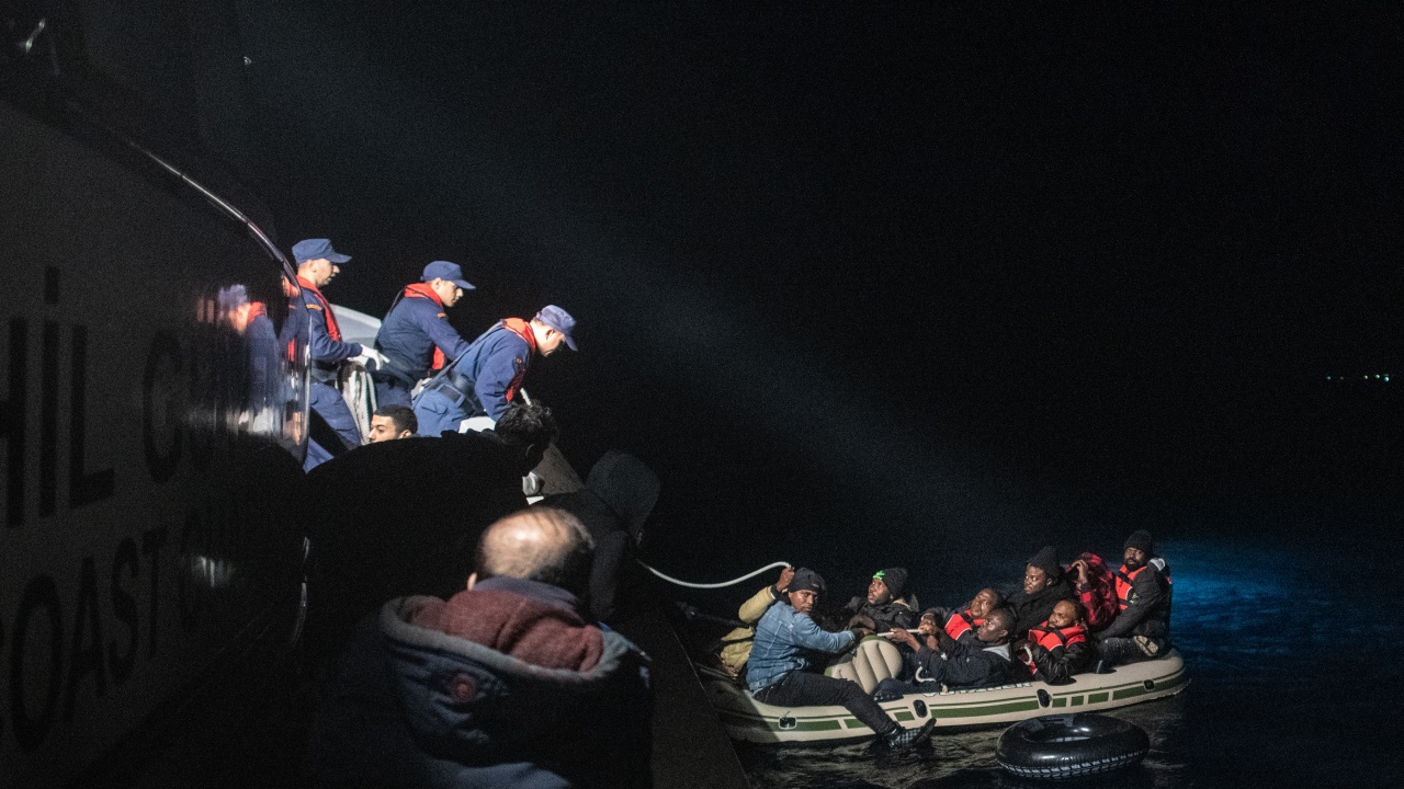 Четири жертви след потъване на лодка с мигранти край гръцки остров