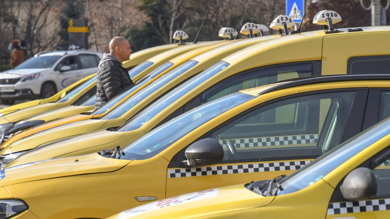 Таксиметрови шофьори излизат на два протеста в София
