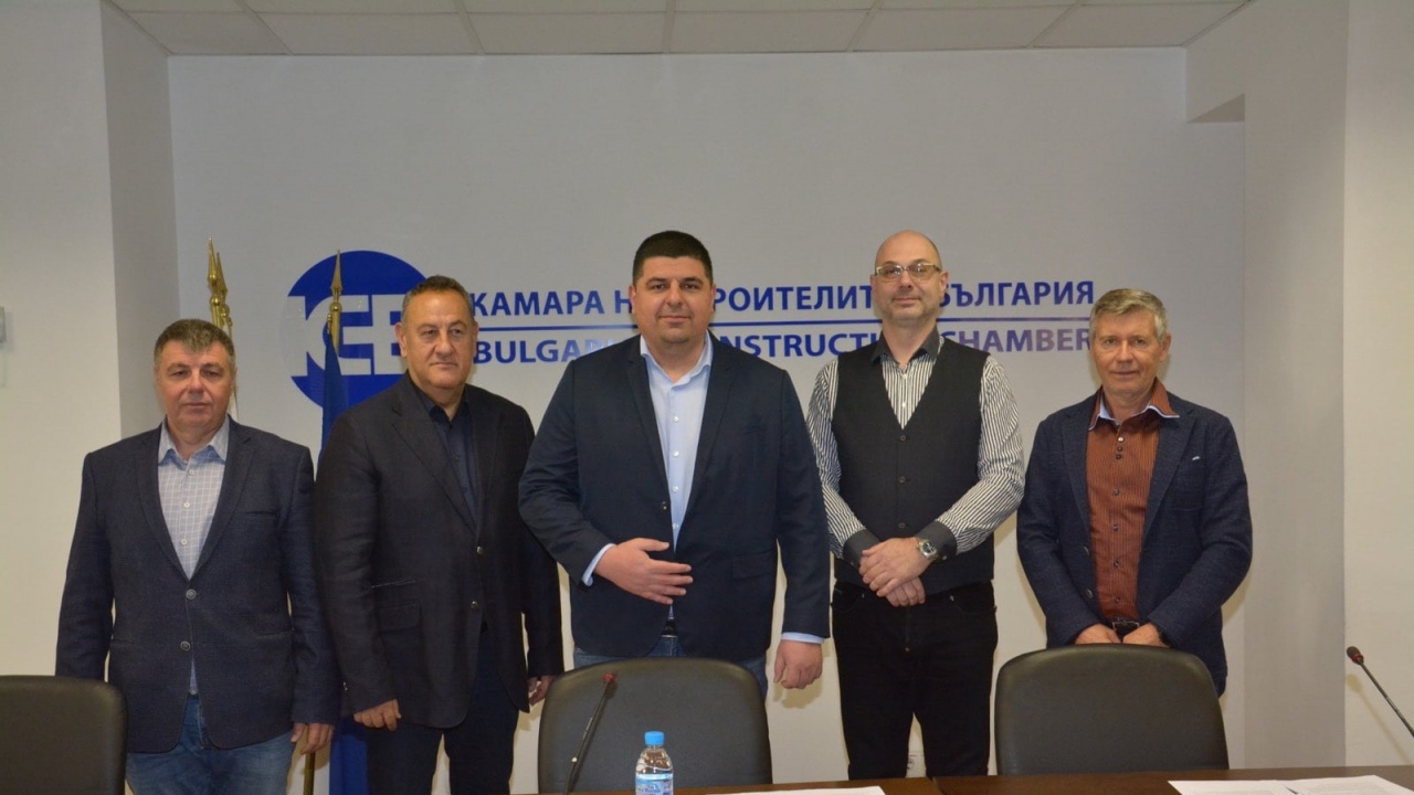 “Демократична България” ще си партнира със строителната камара по важните за строителния отрасъл теми