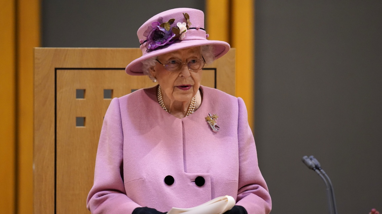 Британската кралица е била посъветвана да си почива още поне две седмици