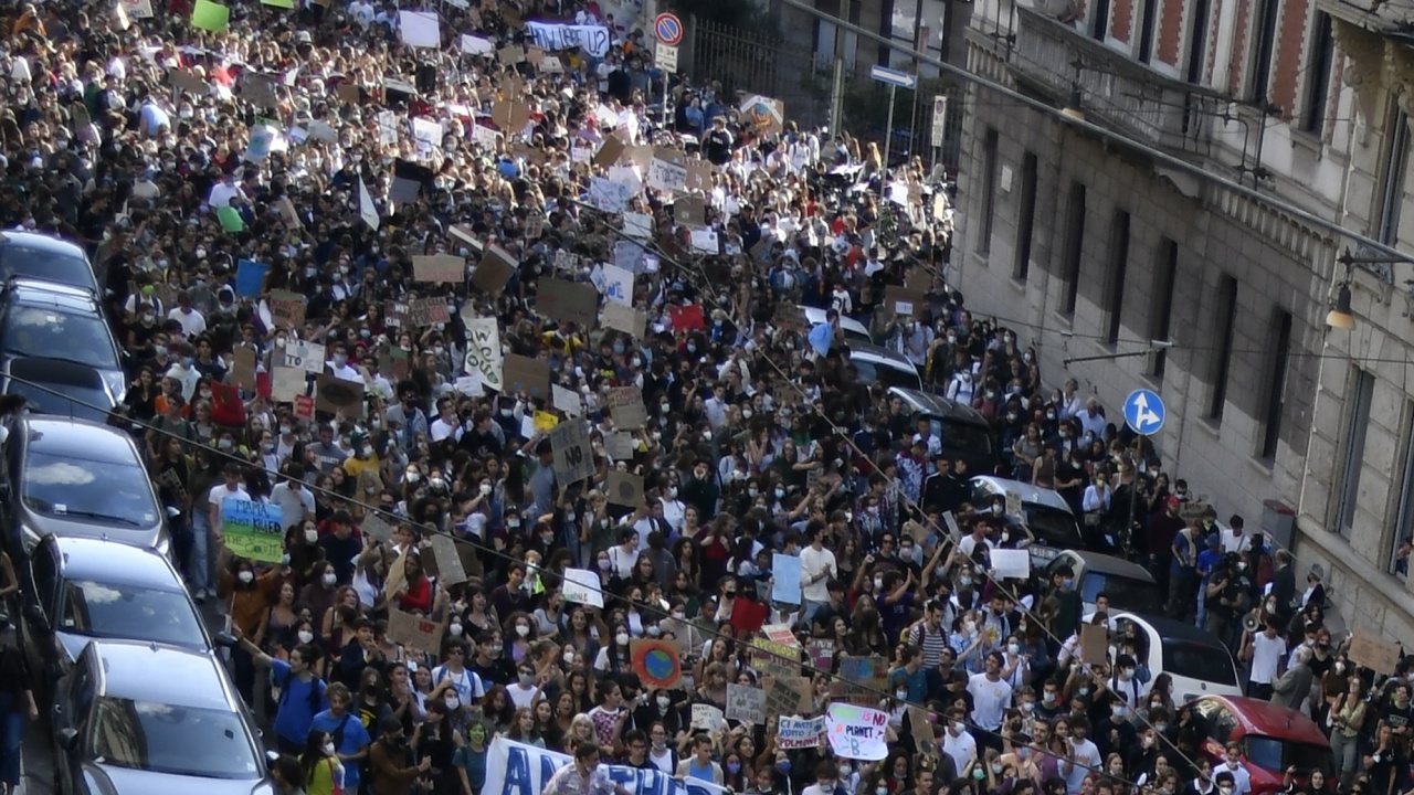 Протест срещу зеления сертификат за ковид в Милано