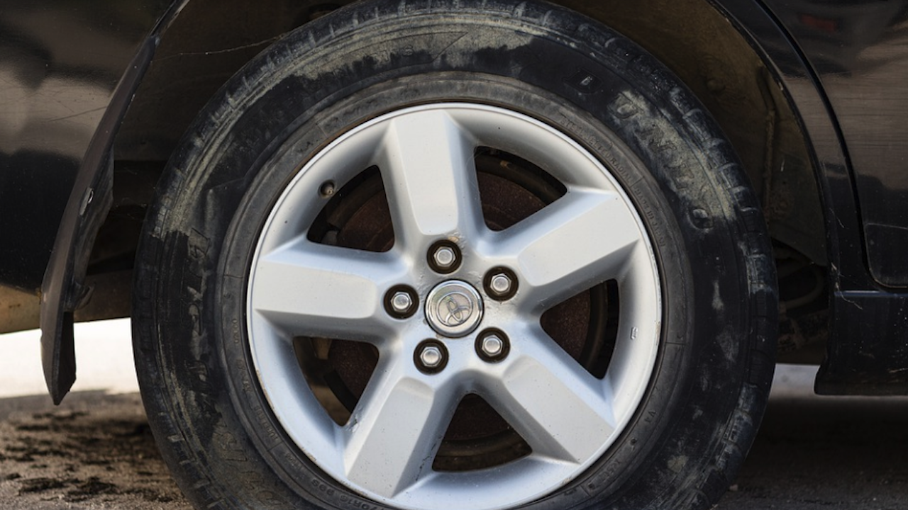 Нарязаха гумите на 31 автомобила в Бобов дол
