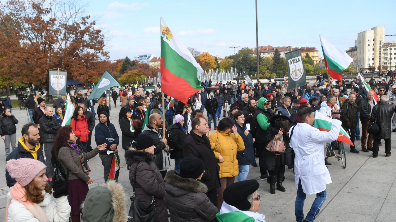 Родители и учители в София протестират срещу тестването на децата в училище