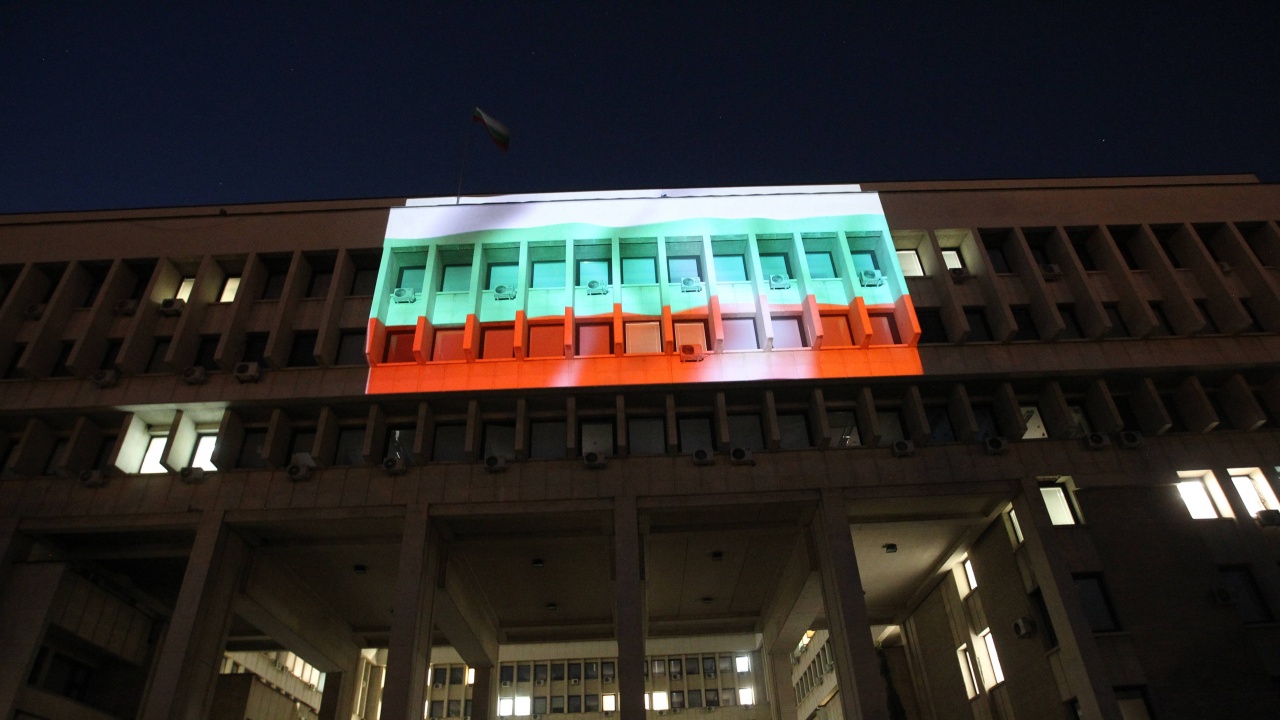Фасадата на Министерството на външните работи бе осветена по повод Деня на будителите
