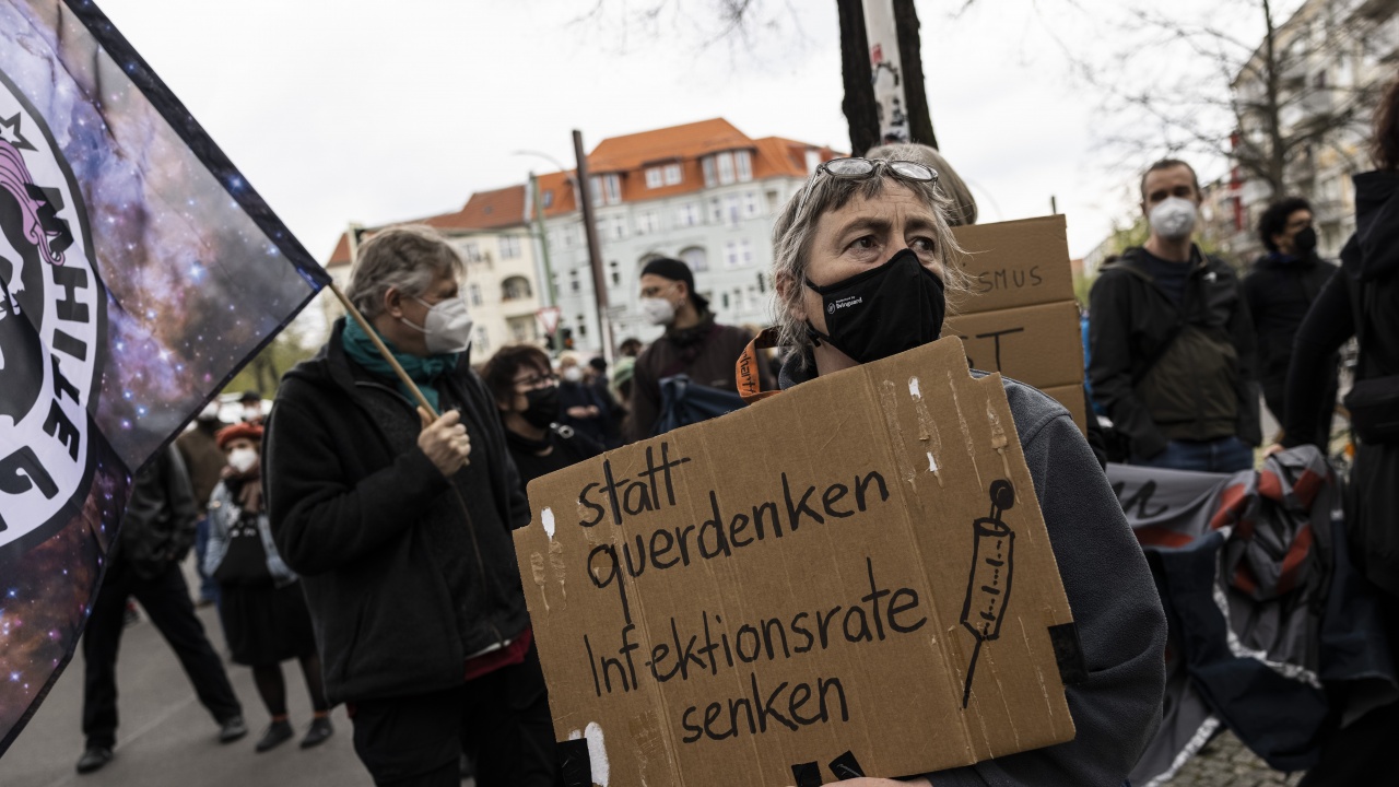 Тревога в Германия заради радикализация на антиваксърите