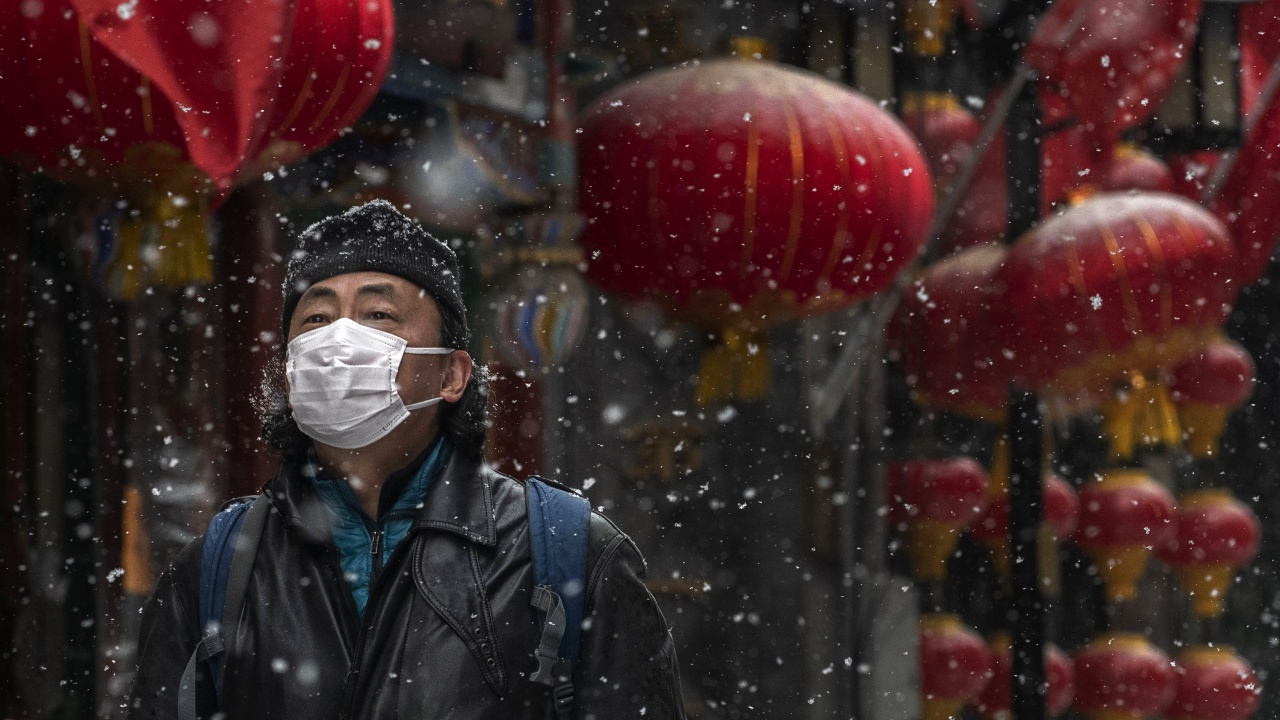Предсезонен сняг засипа обширни части на Северен Китай, включително Пекин 