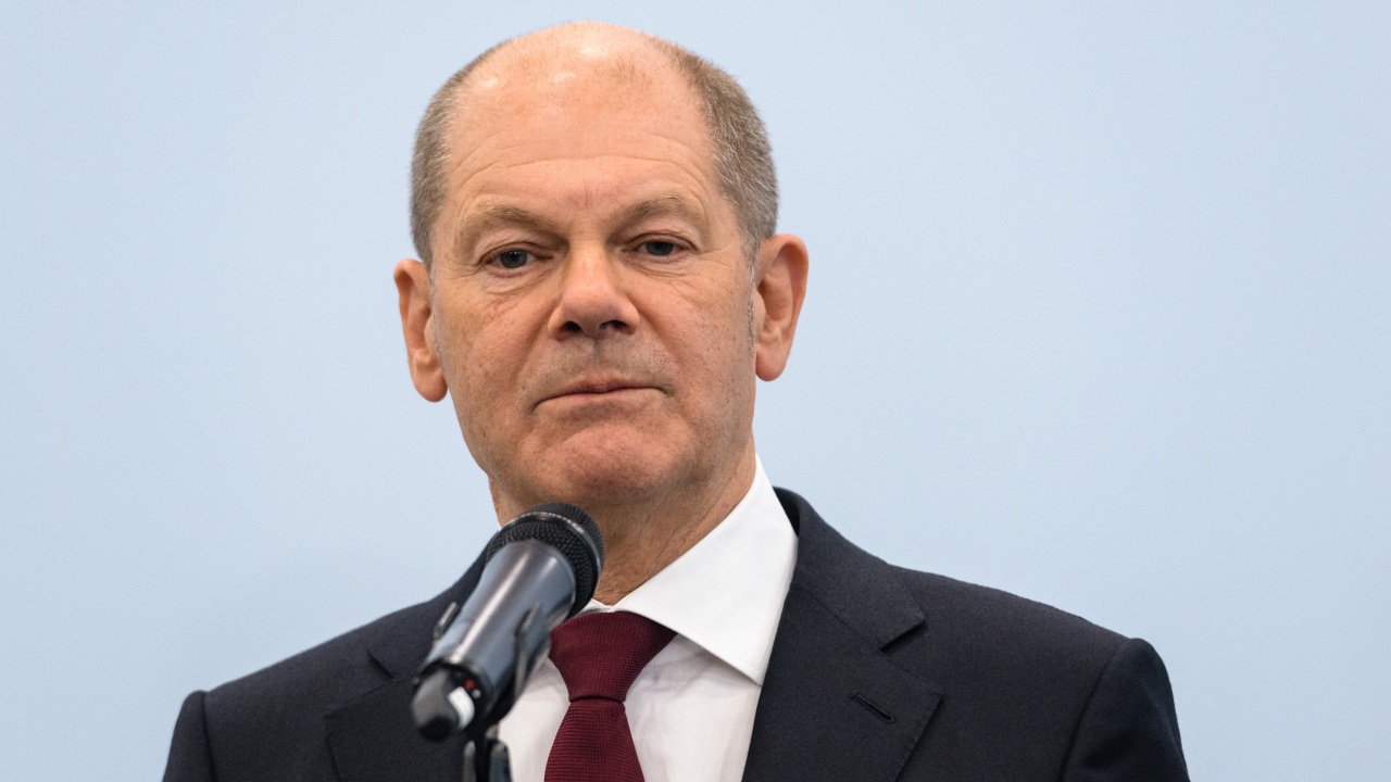  Вероятният нов канцлер на Германия призова за нови мерки в борбата с COVID-19
