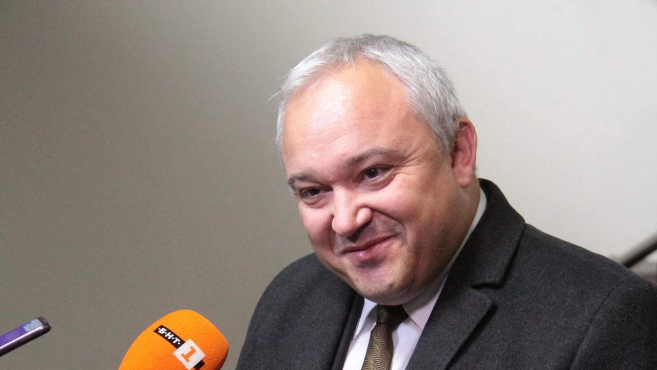 Правосъдният министър се закани да отстрани Гешев при "зелена светлина" от КС