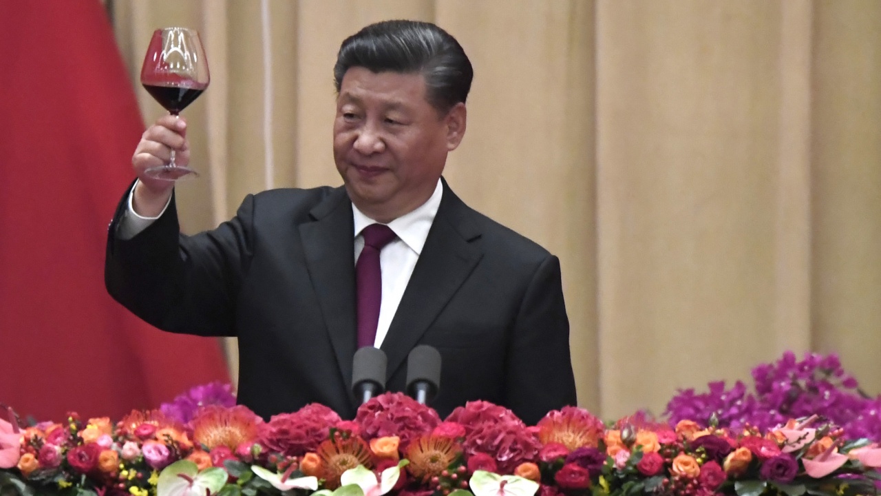  ККП нарече Си Цзинпин кормчия и народен водач по аналогия с Мао Цзедун
