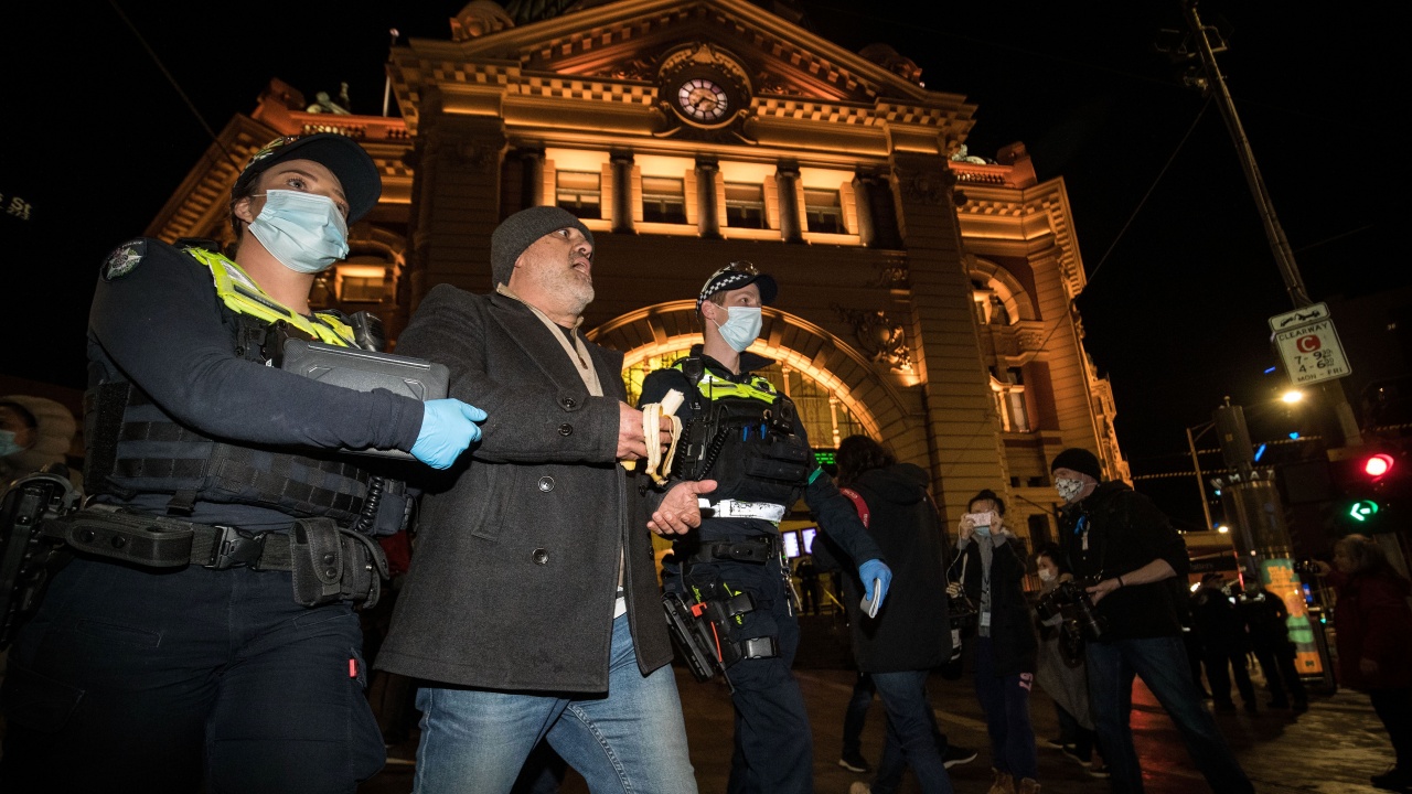 Сблъсъци и арести белязаха завръщането на локдауна в Нидерландия