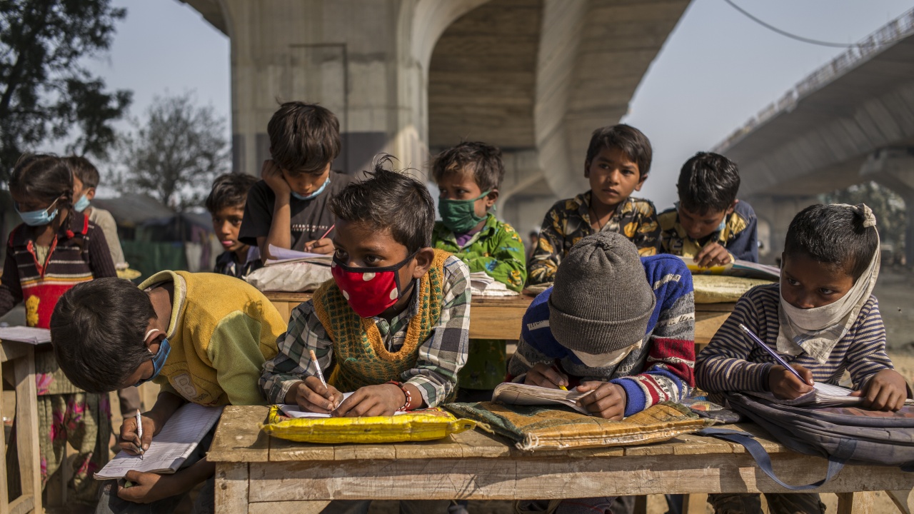 Училищата няма да работят една седмица в Делхи заради замърсяването на въздуха