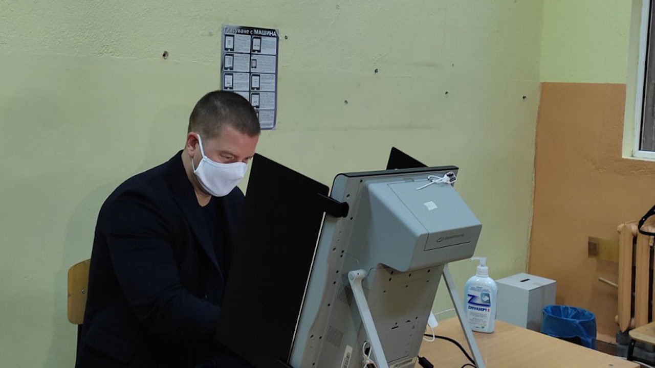 Кметът на Стара Загора: Гласувах за стабилно правителство и президент, който да даде тон за успокояване на нацията