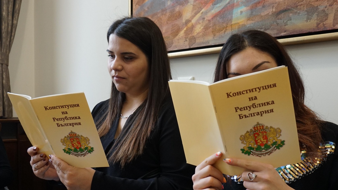 Експерти: Българската Конституция се показа като работещ основен закон в сложната политическа ситуация
