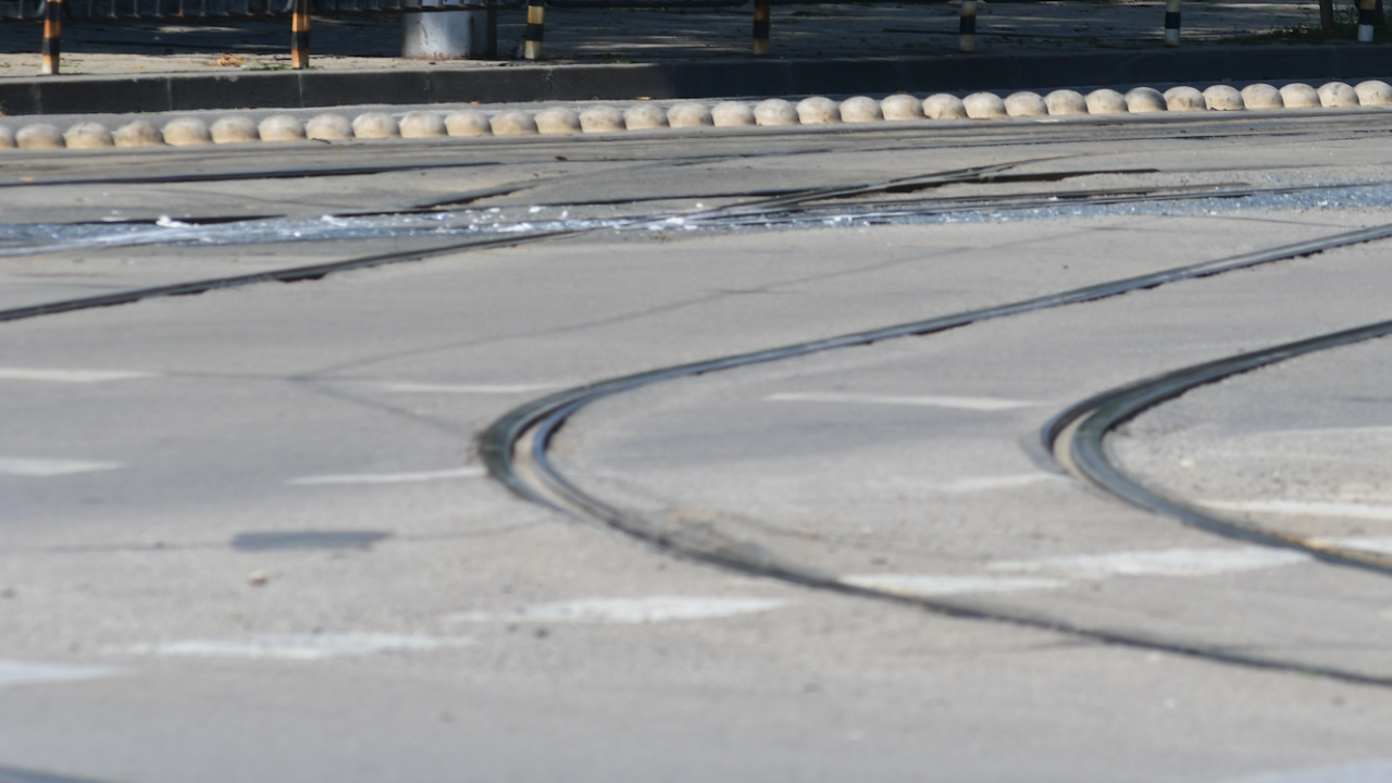 Пуснаха тестово трамвай по ремонтираното трасе на столичната улица "Алабин"