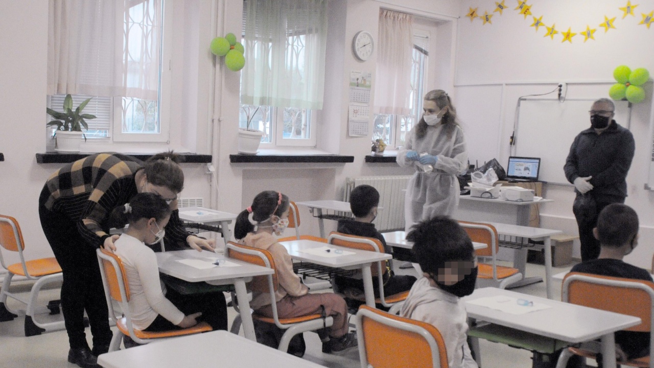 В област Сливен 2460 деца от началния етап започнаха присъствено обучение