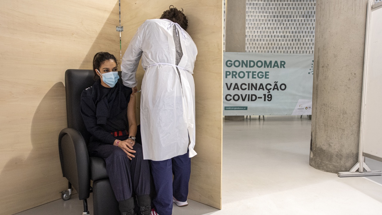 Почти цялото население на Португалия е имунизирано, но новите случаи сериозно нарастват