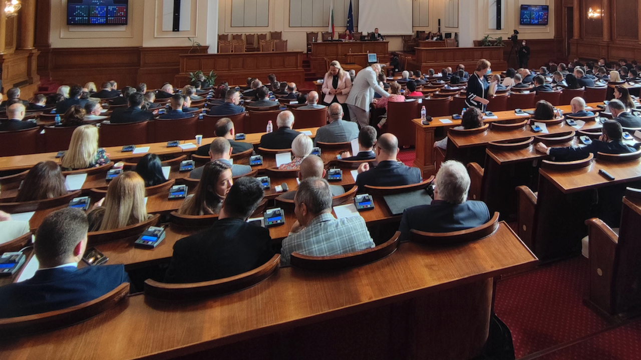 Двама общинари напускат съвета в Хасково, единият става депутат 