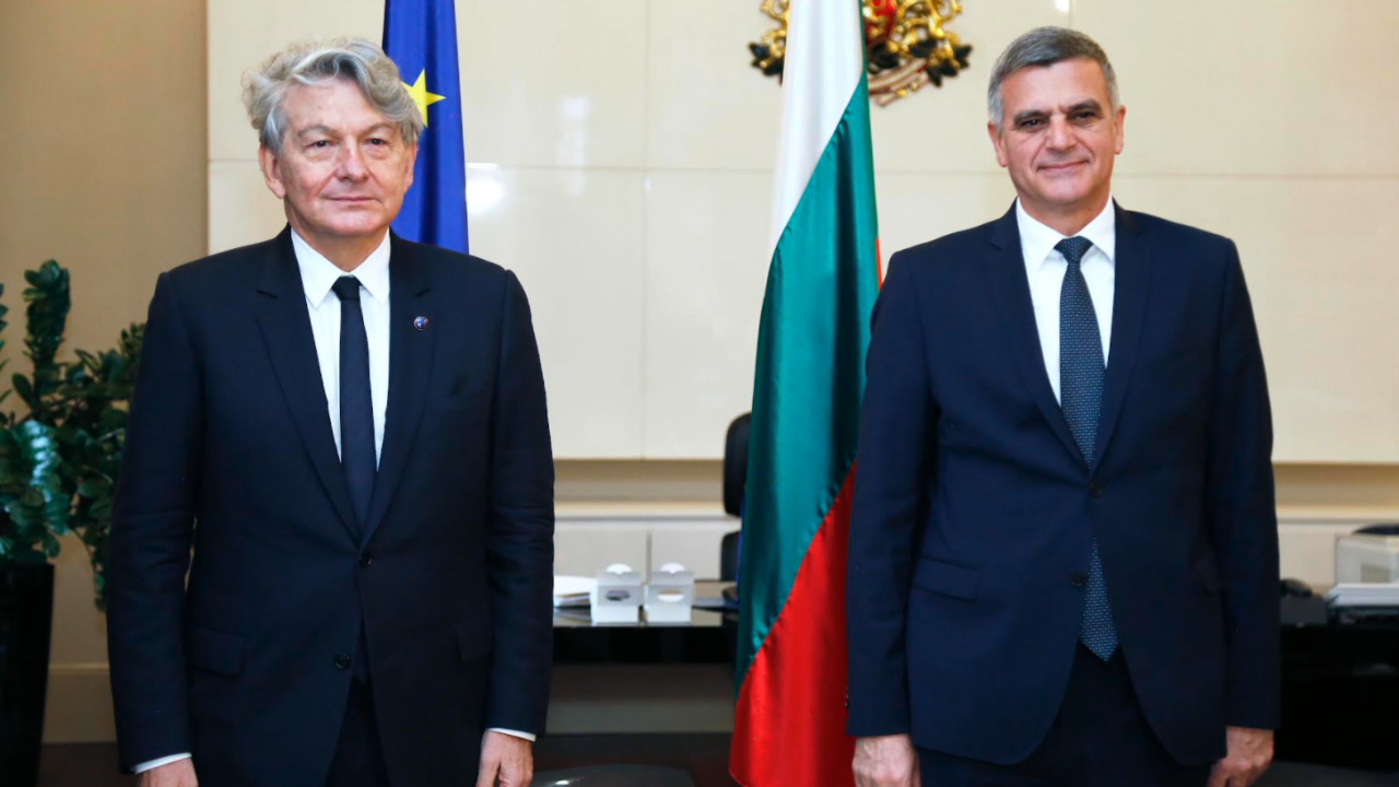 Премиерът Стефан Янев се срещна с еврокомисаря Тиери Бретон