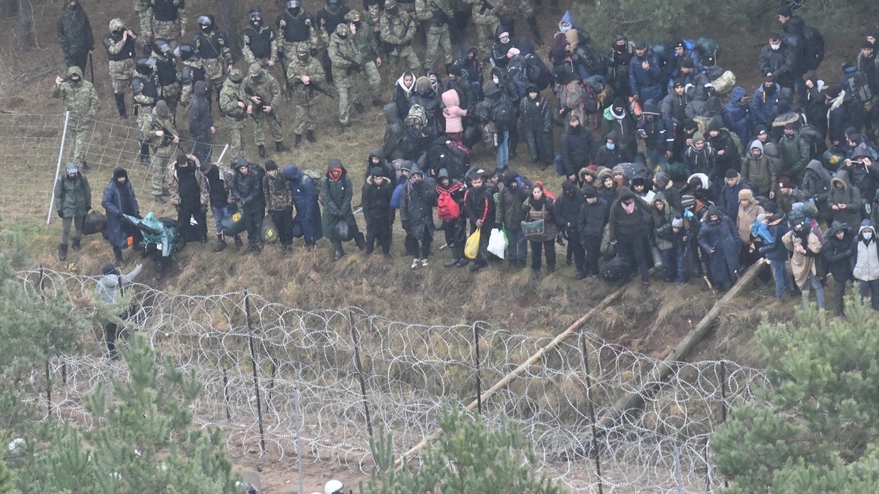 Полша: Лагерите по границата са празни, но опитите на мигранти да я прекосят продължават