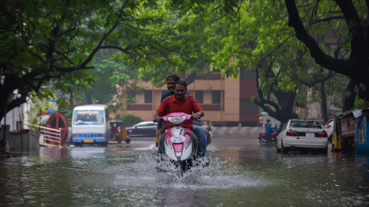 Проливни дъждове взеха 17 жертви в Индия