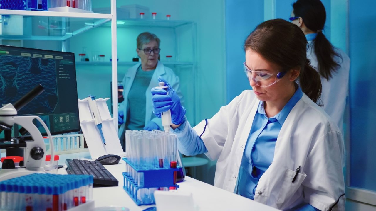 Болницата в Елхово получи финансиране за лаборатория за PCR тестове