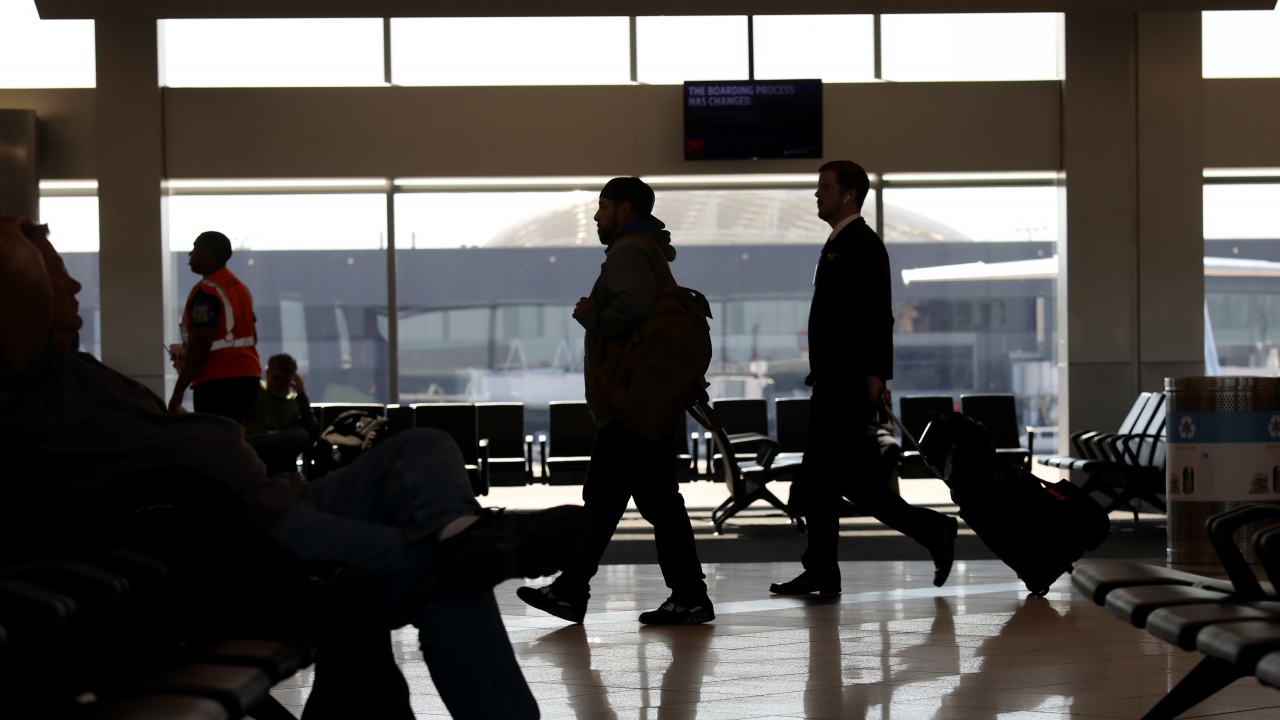 Трима души са пострадали след случаен изстрел на летището в Атланта