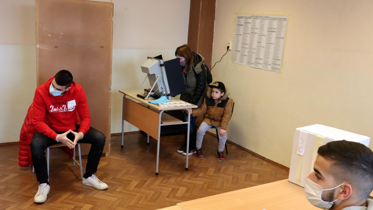 Избирателната активност към 11.00 часа в Бургаска област е малко над 9 на сто