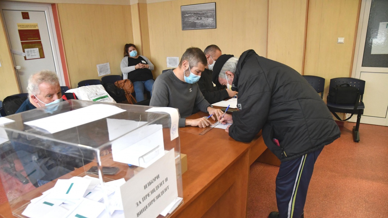 СИК в село Бело поле сезира ЦИК заради хилядите македонци в избирателните списъци