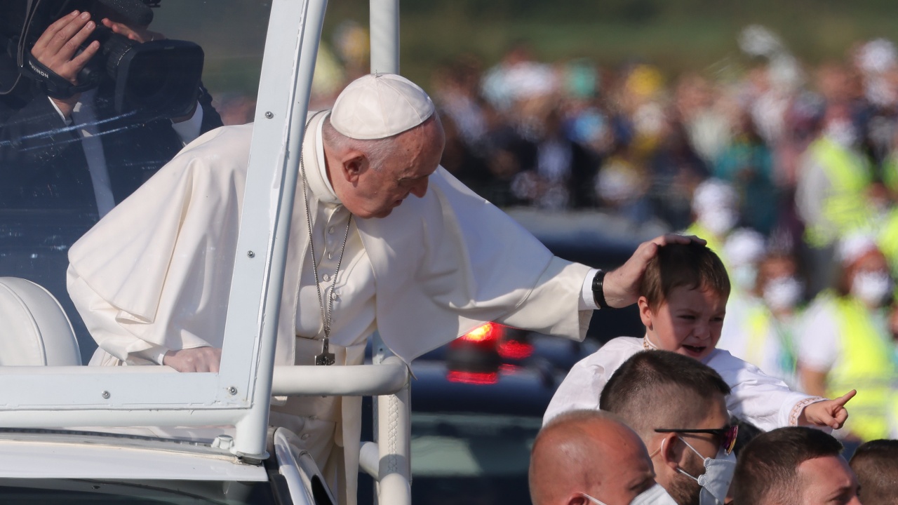 Папата към младите: Бъдете критичната съвест на обществото