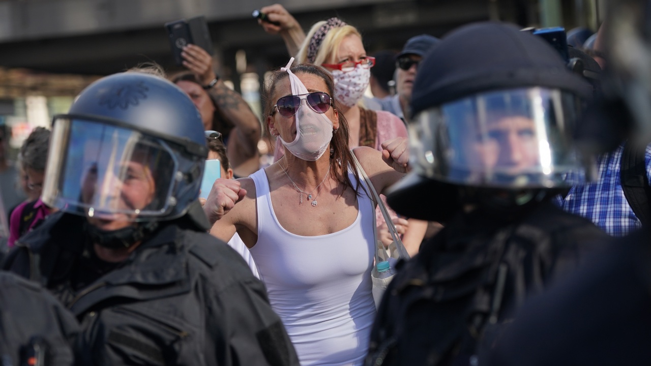 Сблъсъци по време на голям протест в Брюксел срещу ограниченията заради коронавируса