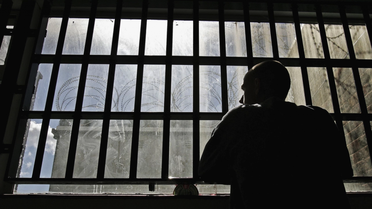 Година и половина условно за мъж, държал наркотици и боеприпаси в дома си във Враца