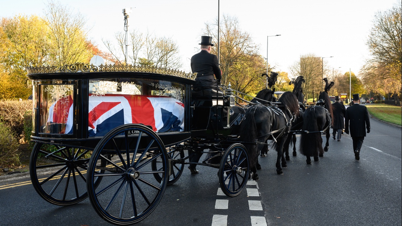 Великобритания погреба с почести убития с нож депутат