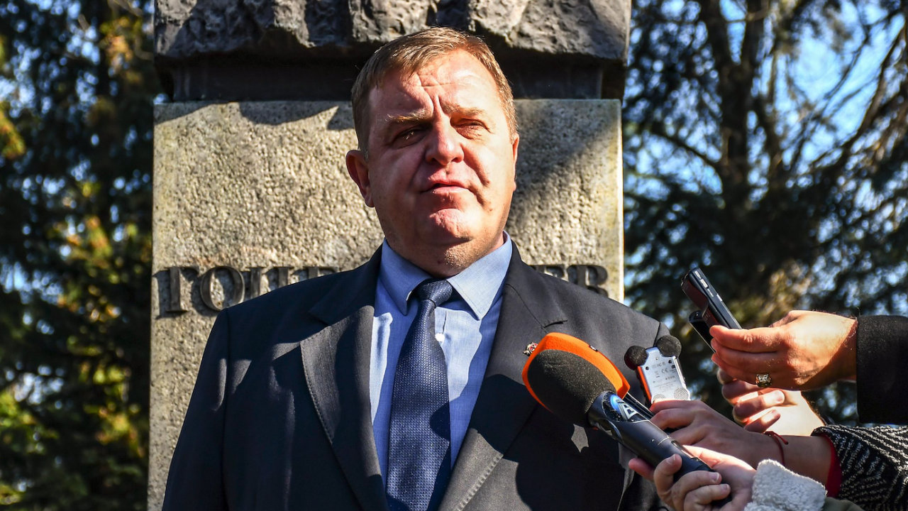 Каракачанов за трагедията с автобус на АМ "Струма": Ужасяващо, тежко и неразбираемо